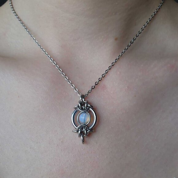 Vintage Whimsical Medieval Fairy Opalite silver chainmail pendant necklace - Picture 3 of 9